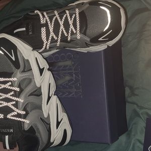 New Mazino Vortex size 7y equals 8.5 women's